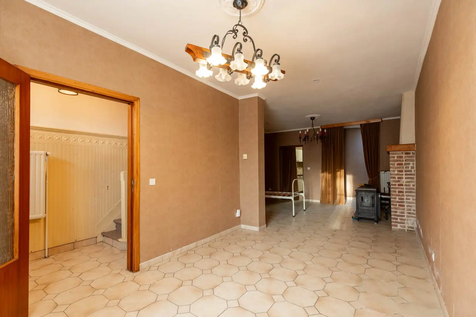 Op te frissen rijwoning in het centrum foto 4