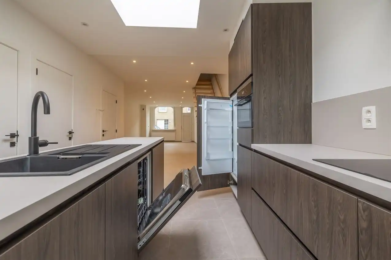 Vernieuwde rijwoning met drie slaapkamers en mooie tuin foto 6