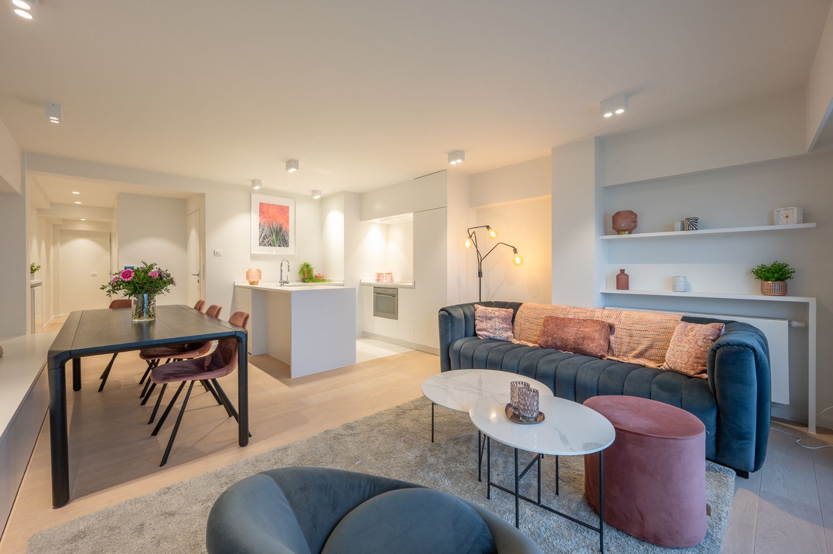 Modern vernieuwd appartement met frontaal zeezicht in Duinbergen foto 5