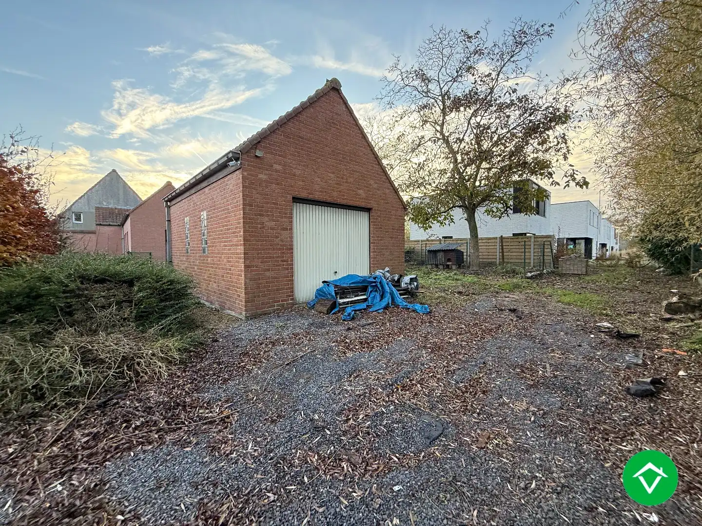 Rustig gelegen halfopen bebouwing met 3 slaapkamers, tuin en garage met uitweg! foto 24
