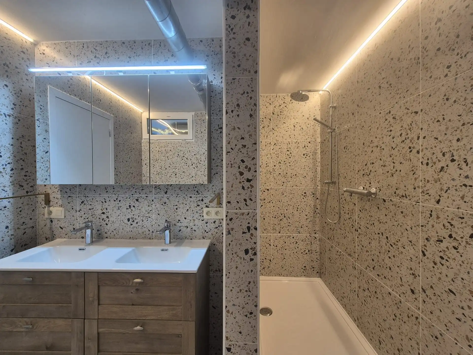 Volledig gerenoveerd energiezuinig appartement met 1 slaapkamer, rustig gelegen aan het bos van Wetteren foto 15