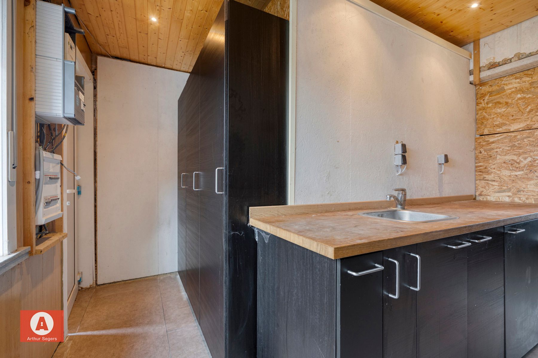 Te renoveren starters-woning of project  foto 16