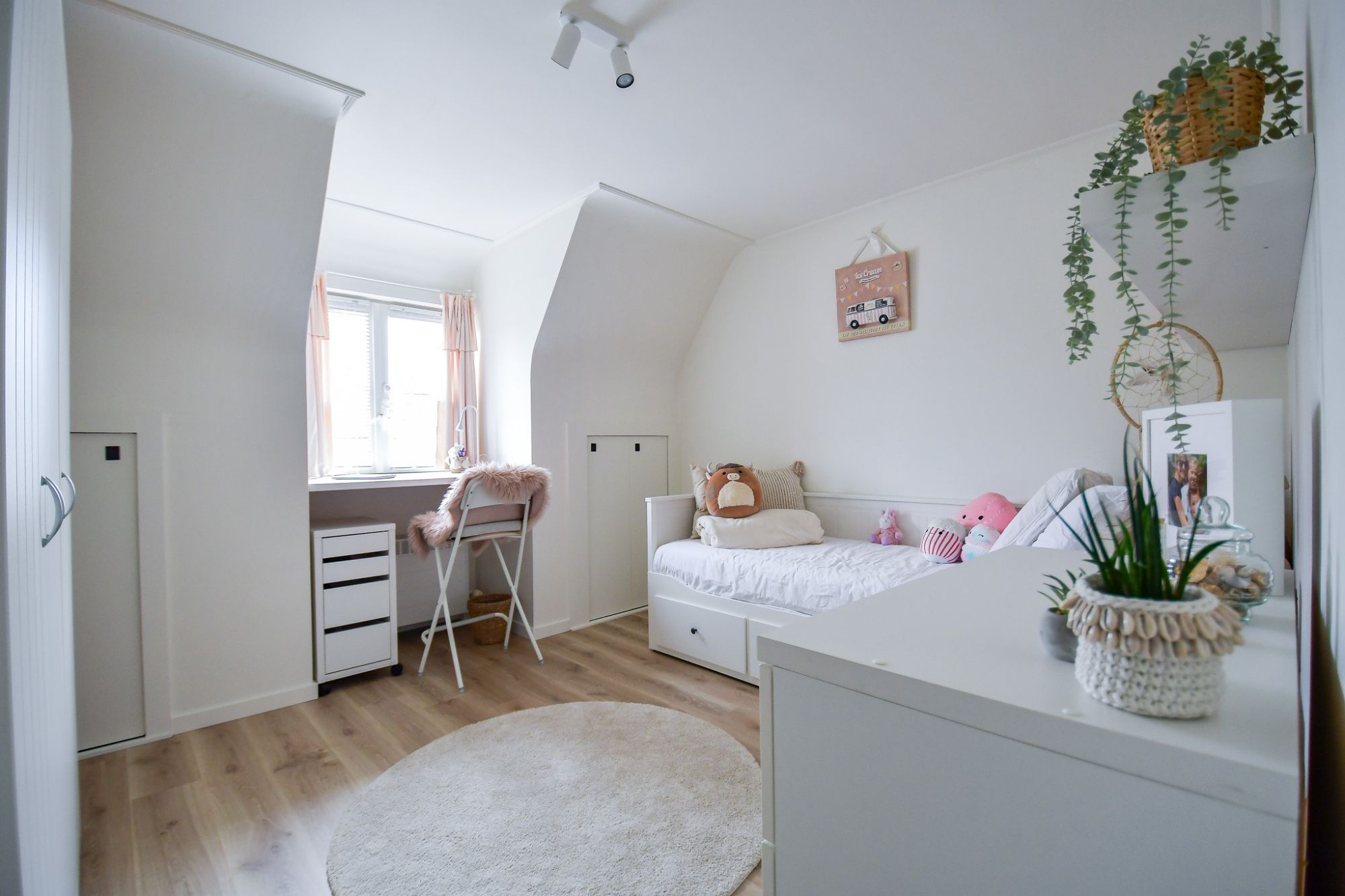 IN EEN GROENE OMGEVING GELEGEN CHARMANTE VILLA met GARAGE & TUIN foto 14
