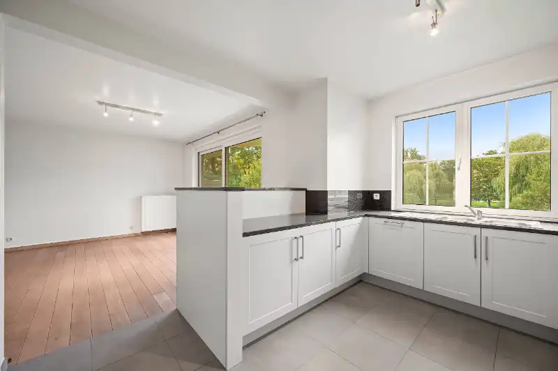 Luxe appartement van 92m² met terras 9m² in uniek parkdomein met ondergrondse garageplaats en kelder foto 4