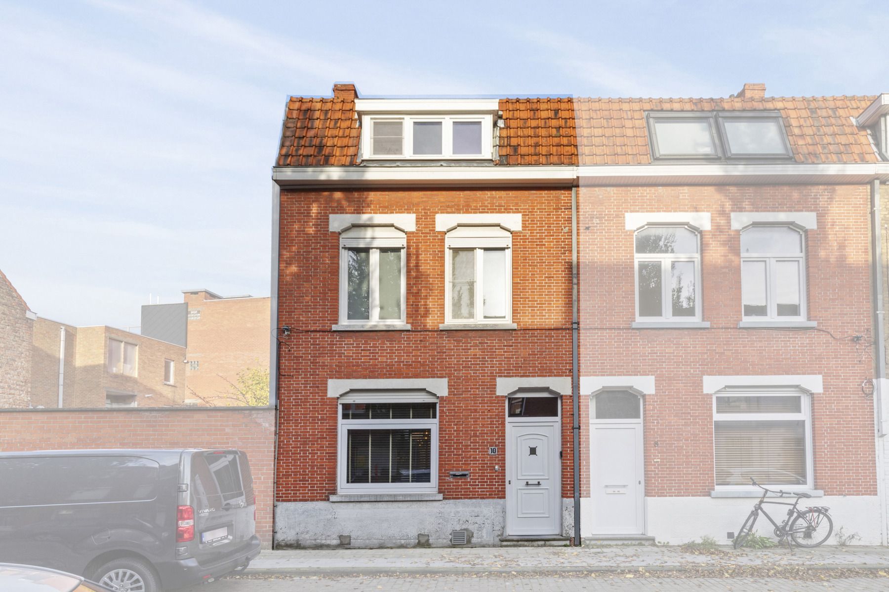 Stijlvolle instapklare 3 slpk-woning gelegen in Sint-Andries foto {{pictureIndex}}