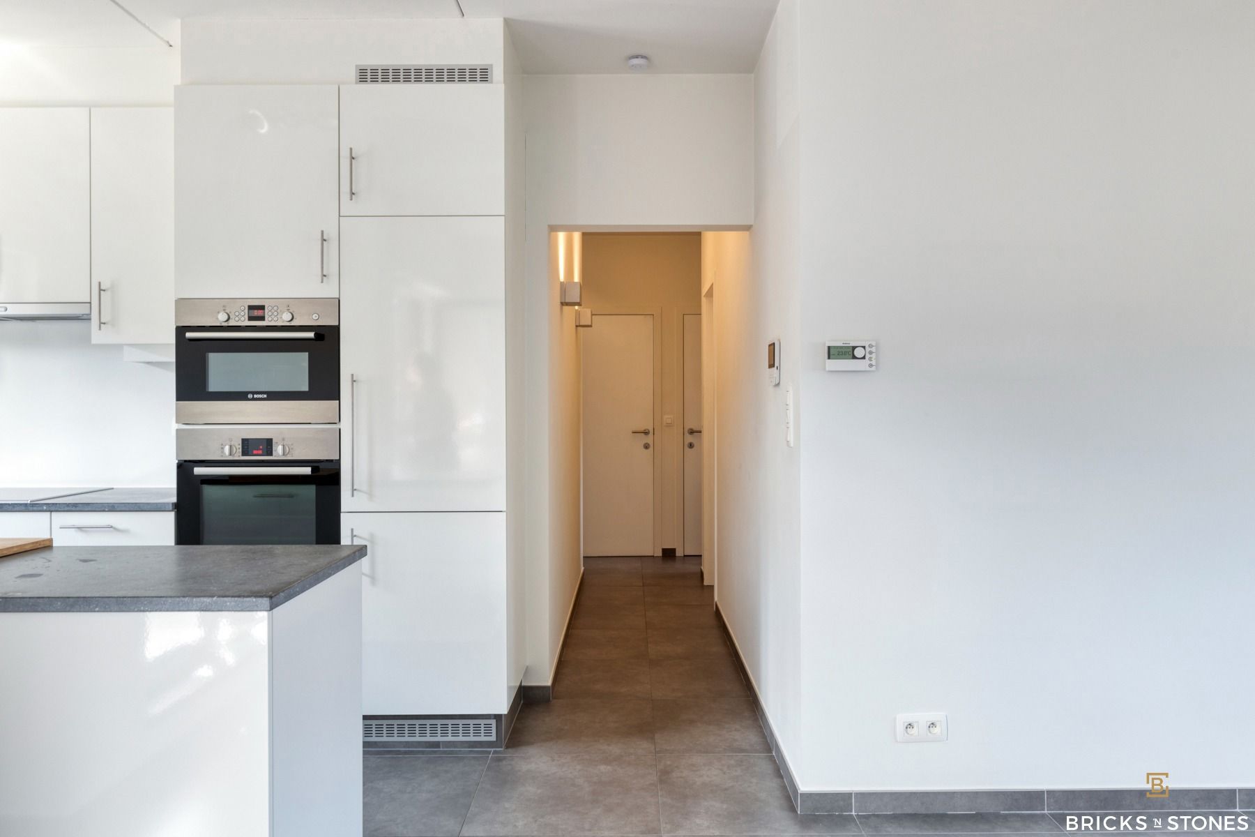 Knap en verzorgd 2-slaapkamerappartement met terras in residentiële buurt foto 9