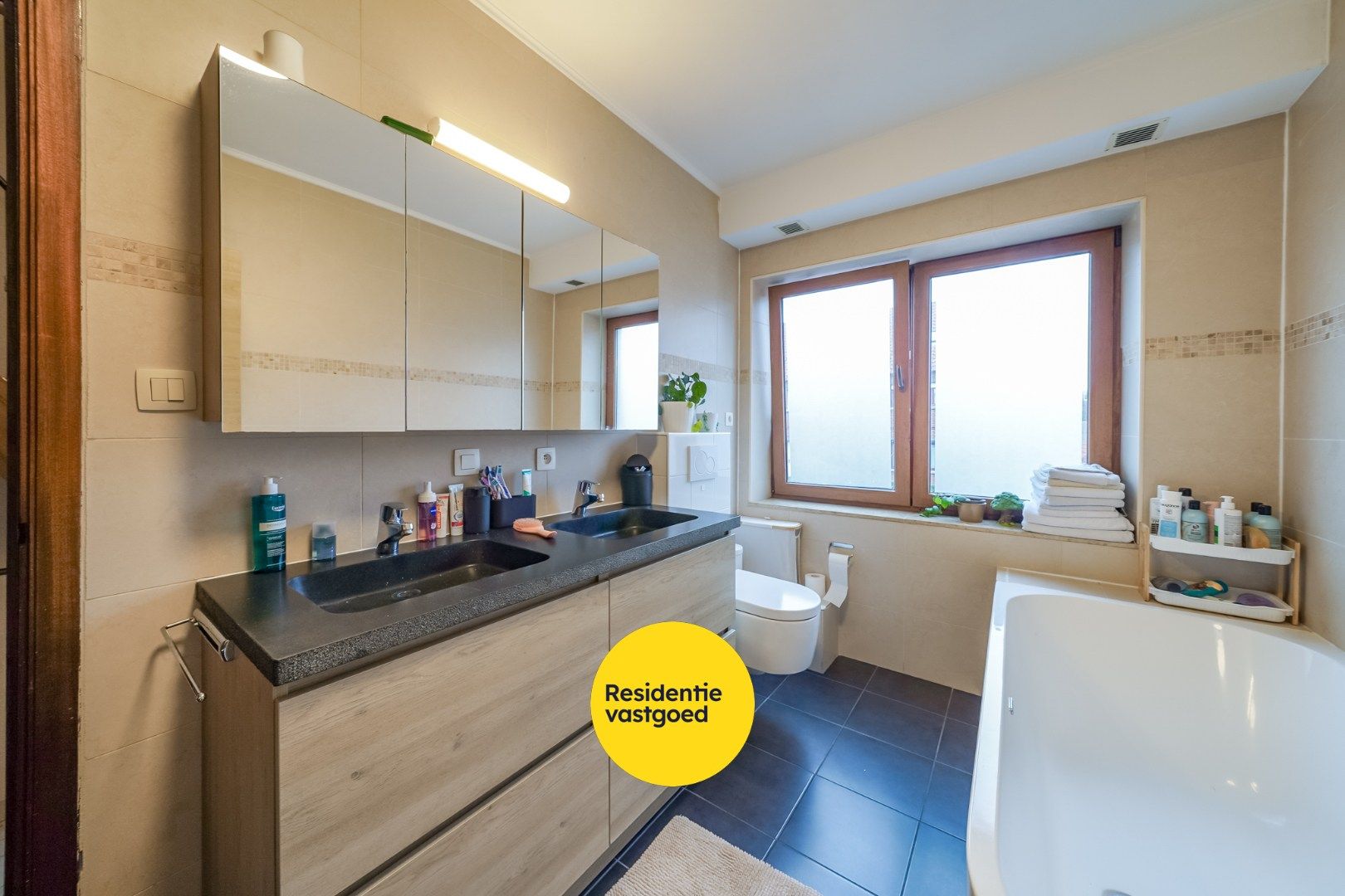 Ruime, energiezuinige gezinswoning met 6 slaapkamers en zonnige tuin in Oostende foto 13