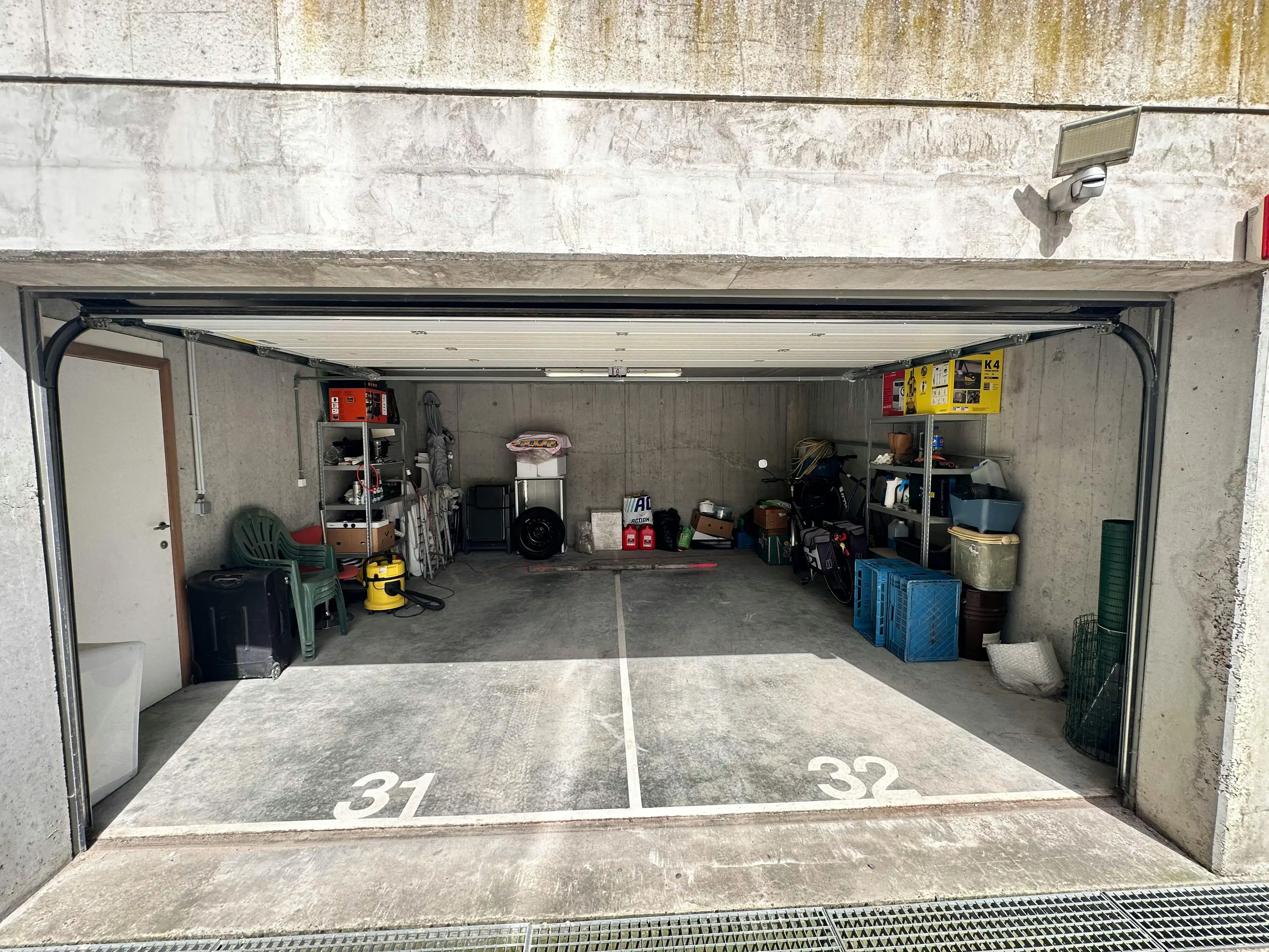 Dubbele garagebox met automatische poort te koop. foto 3