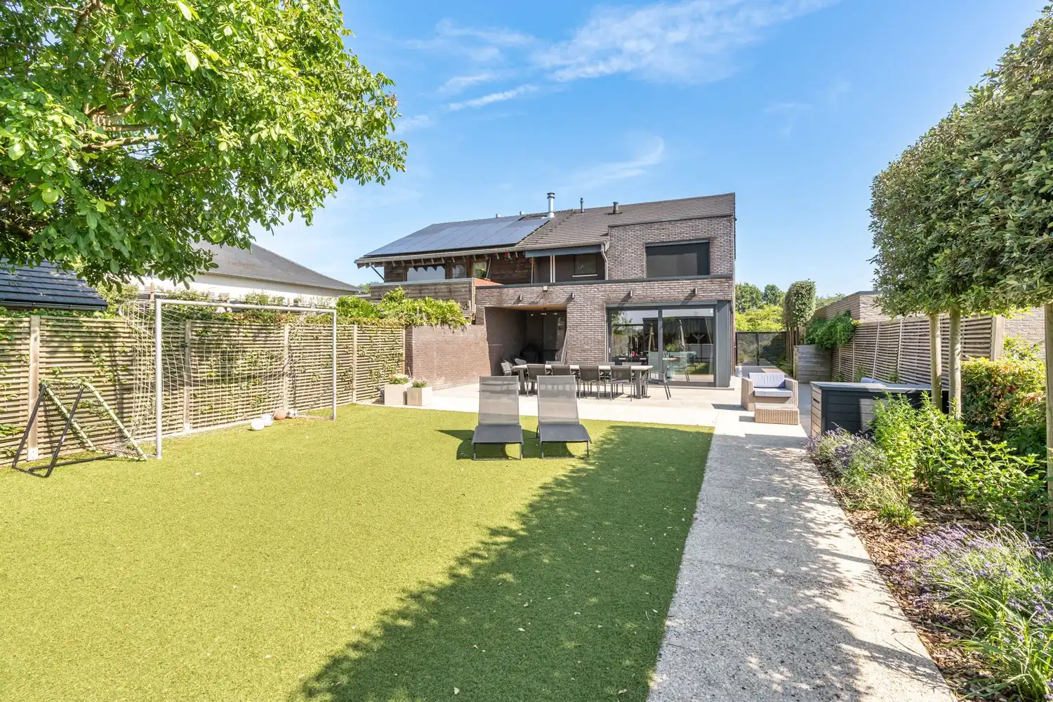 Instapklare en energiezuinige halfopen bebouwing met zuidgerichte tuin en vrij uitzicht op het groen! foto 12