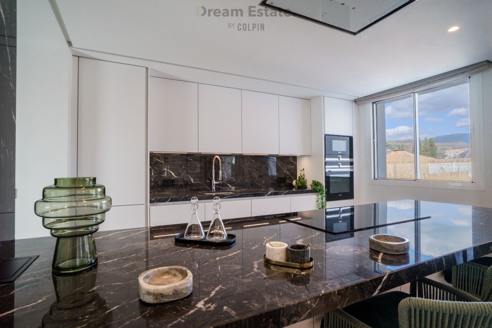 Villa La Concha is gelegen in de omgeving van Las Brisas Golf, Nueva Andalucia, Marbella. foto 5