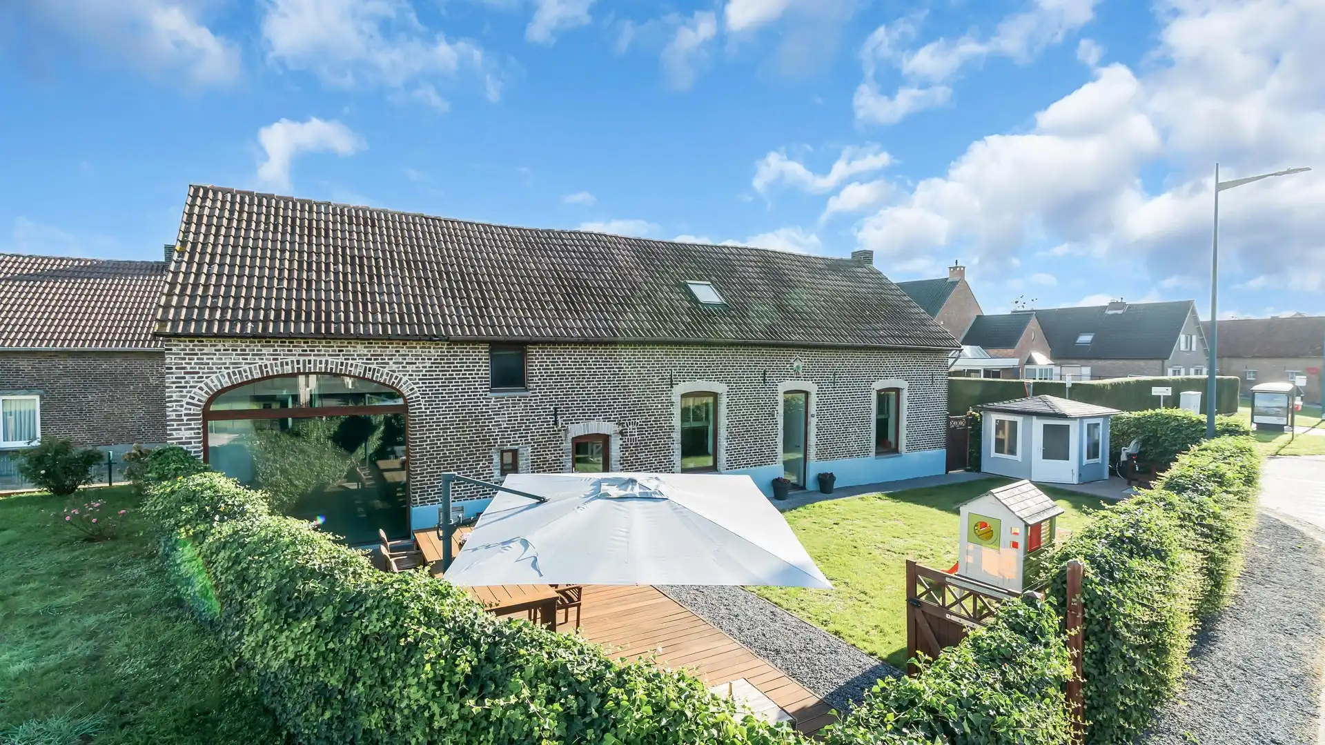 Charmante en karaktervolle woning met prachtige buitenruimte in Uikhoven foto 33