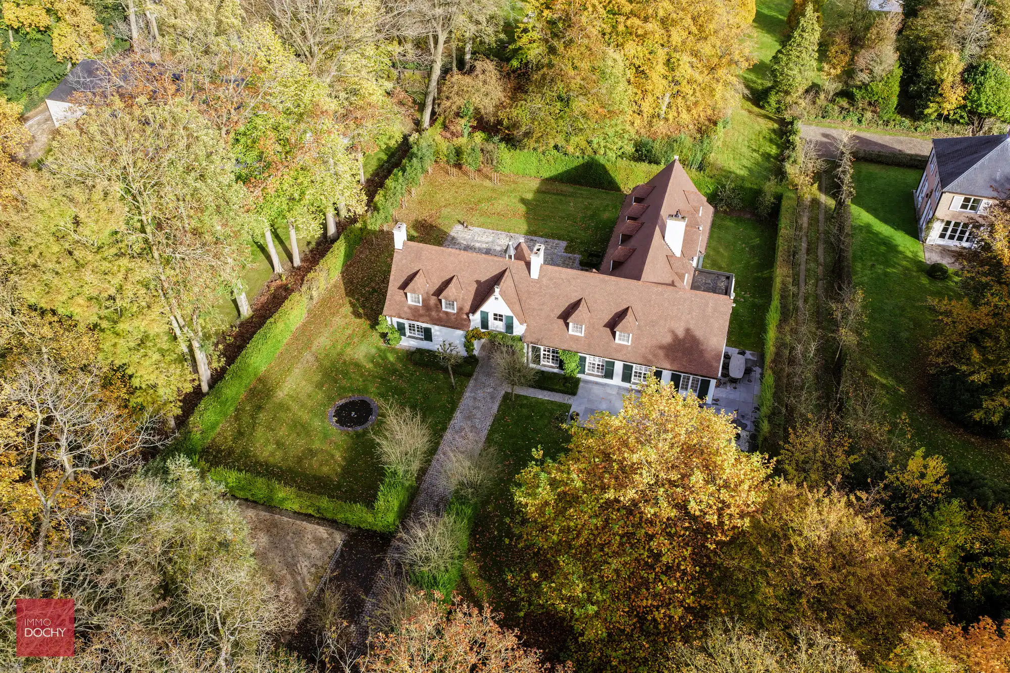 Instapklare ruime villa in residentiële buurt foto 2