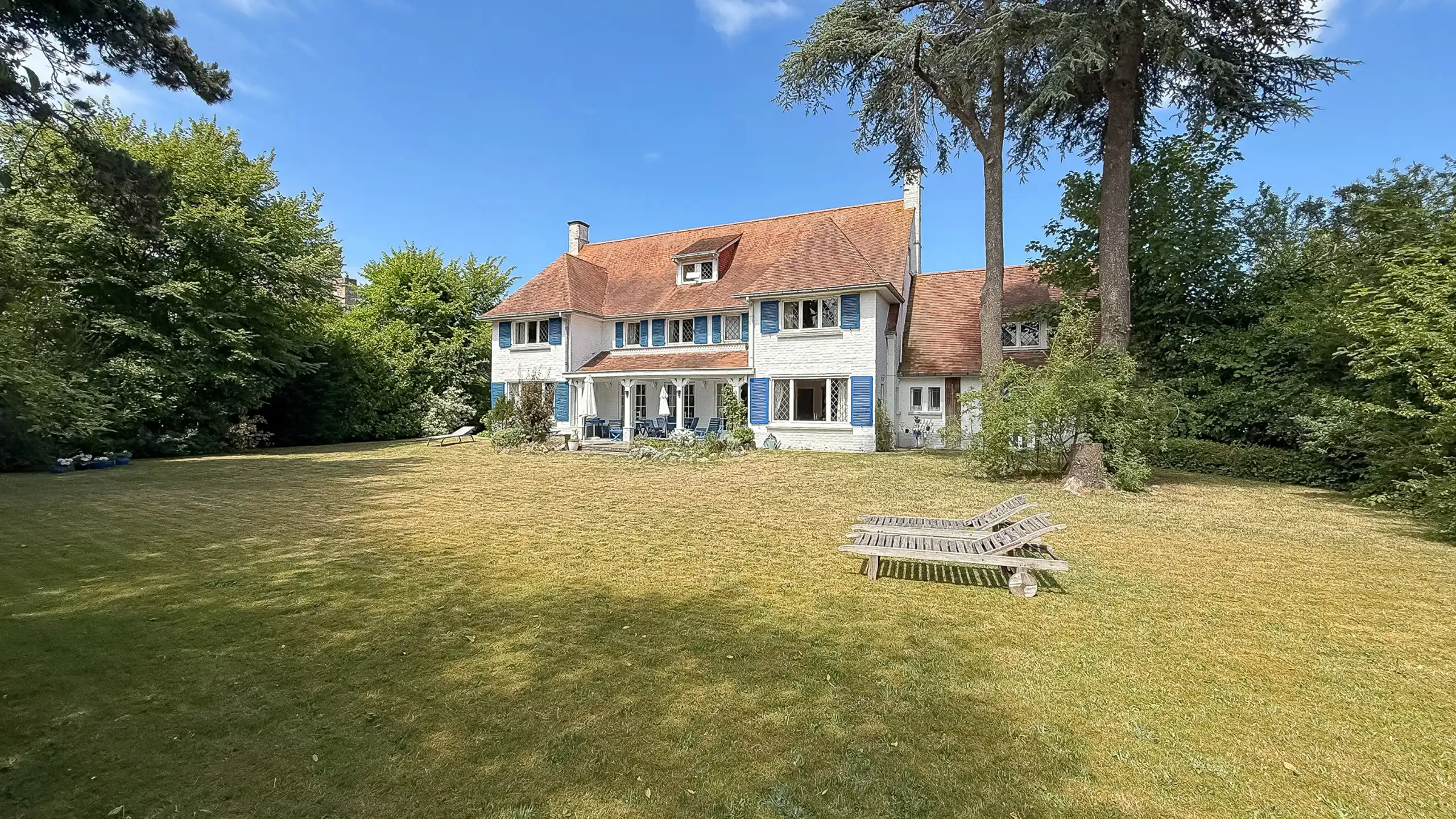 Karaktervolle villa met uitzonderlijk potentieel -TOPLOCATIE foto 2