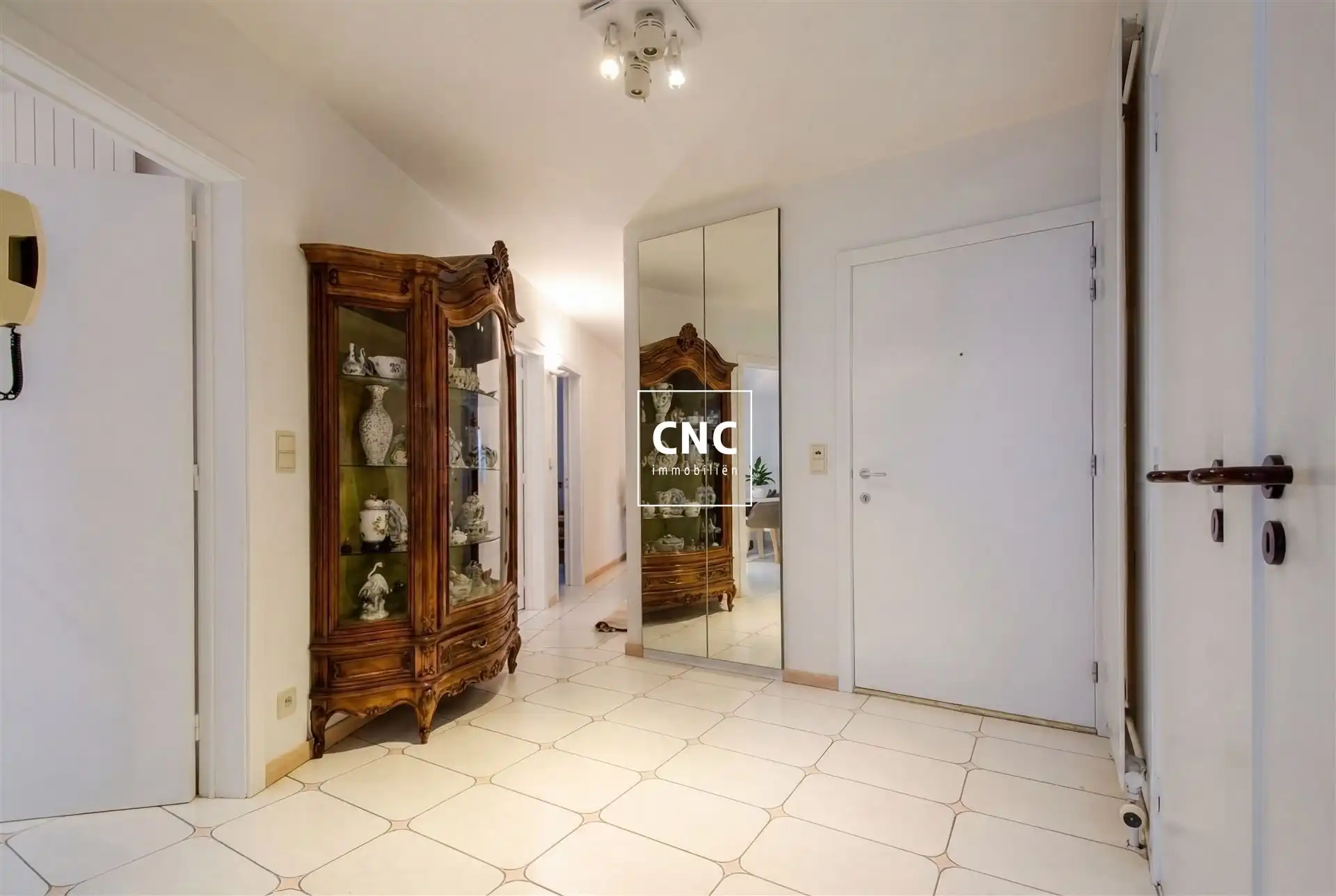 Ruim hoekappartement met mooi open zicht in hartje Knokke foto 8