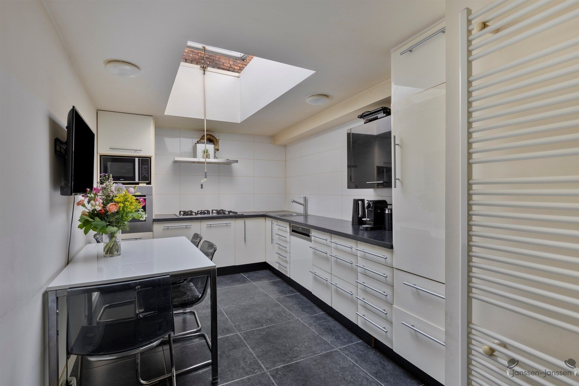 Veelzijdige Hoekwoning met 3 tot 5 slpk op centrale locatie wonen, werken of groeien met het gezin foto 8