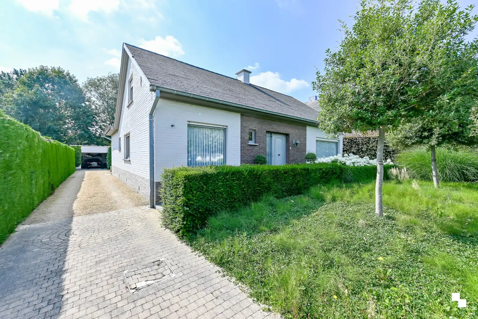 Hoofdfoto van de publicatie: Charmante villa met ruime tuin, veelzijdige indeling en topligging nabij het hart van de Bosmolens