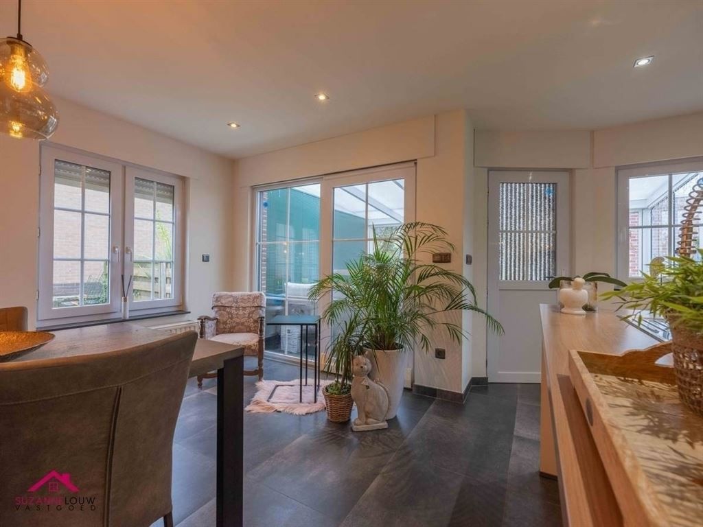 Stijlvolle vrijstaande woning met ruimte voor vrij beroep, garage en verwarmd zwembad op ruim perceel foto 17