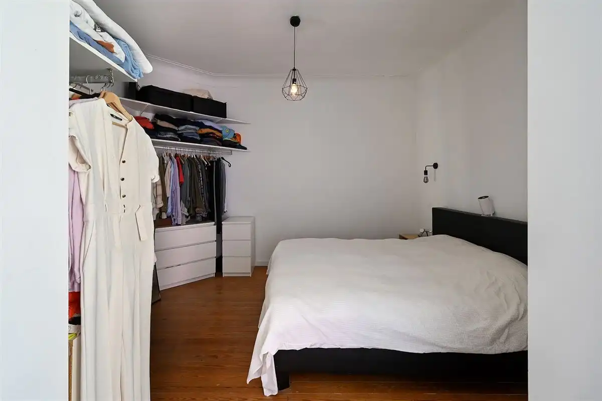 Superleuk appartement met ruime slaapkamer en apart bureel of dressing foto 21