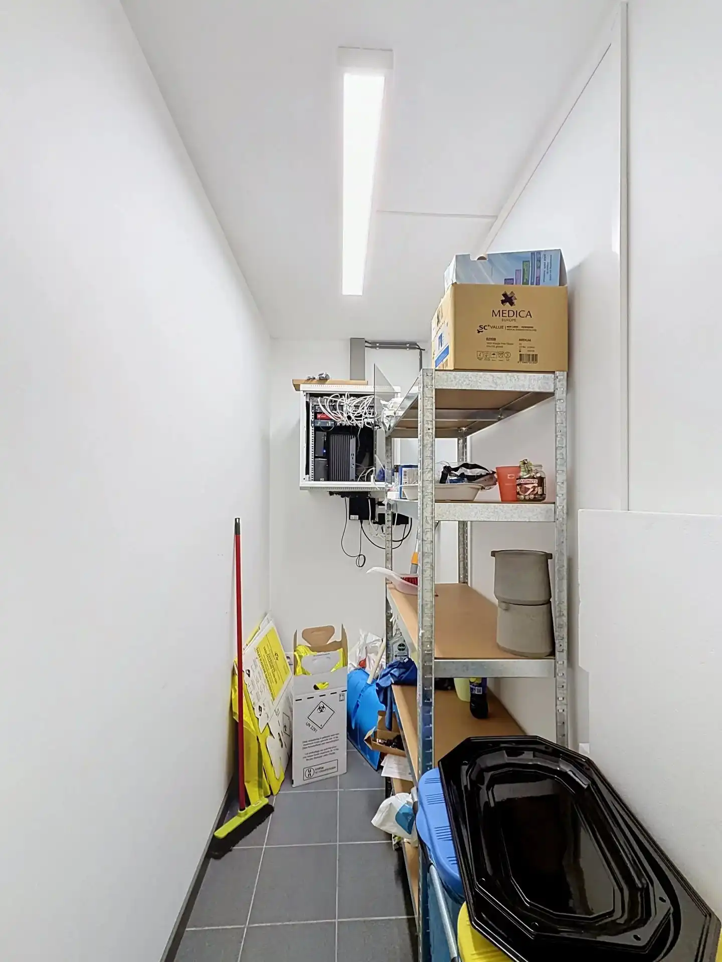 Ruime handels- en praktijkruimte van 170 m² te huur in Mol foto 17