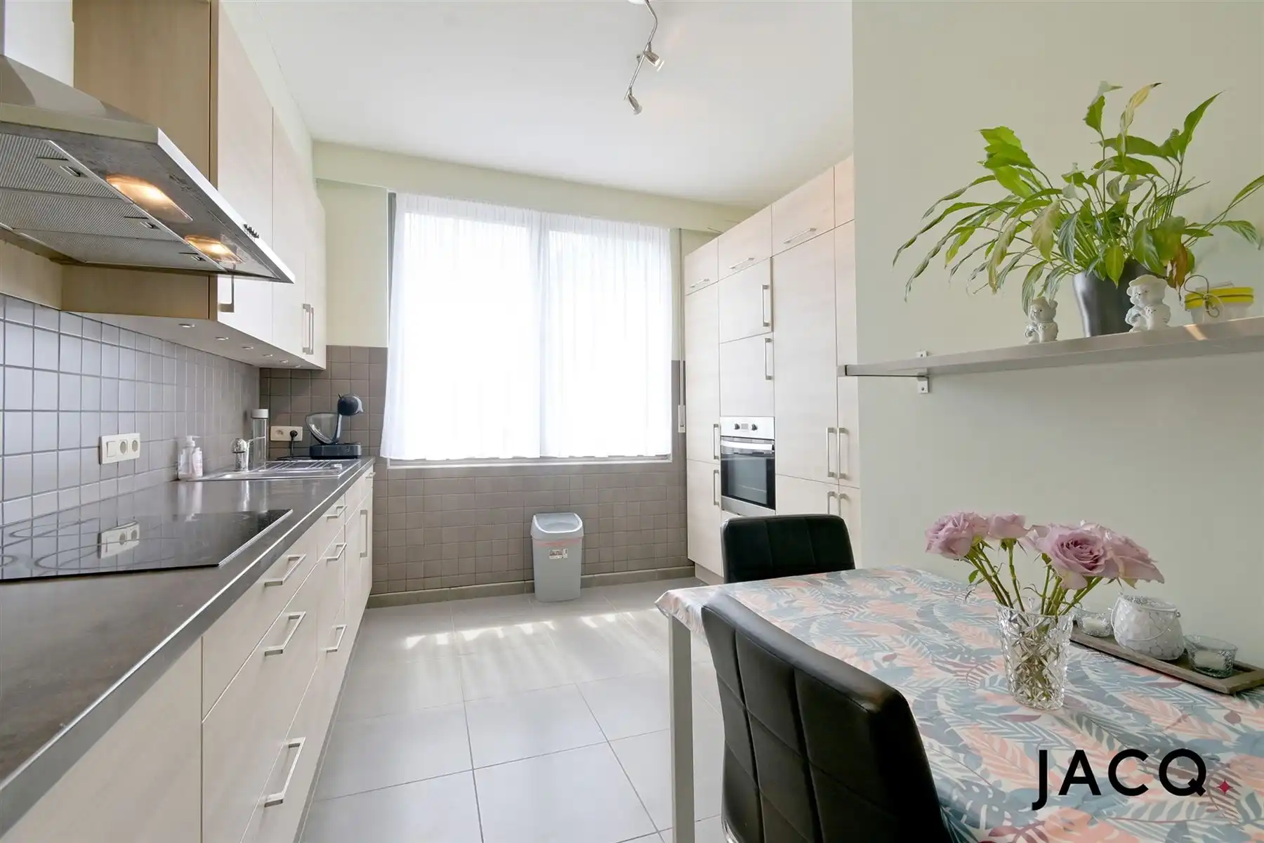 Gerenoveerde woning (2010) met 3slpk's en gezellige tuin! foto 7