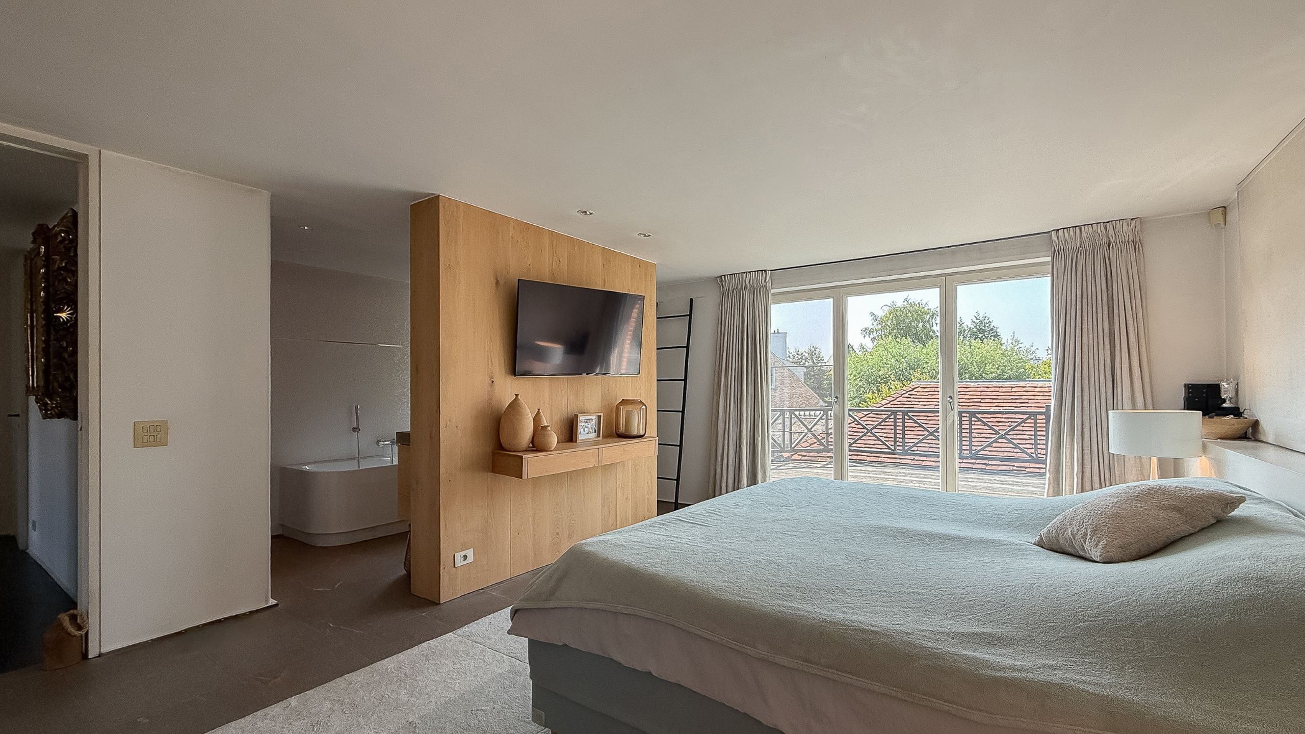 Exclusieve villa met zwembad, gelegen in een groene omgeving foto 22
