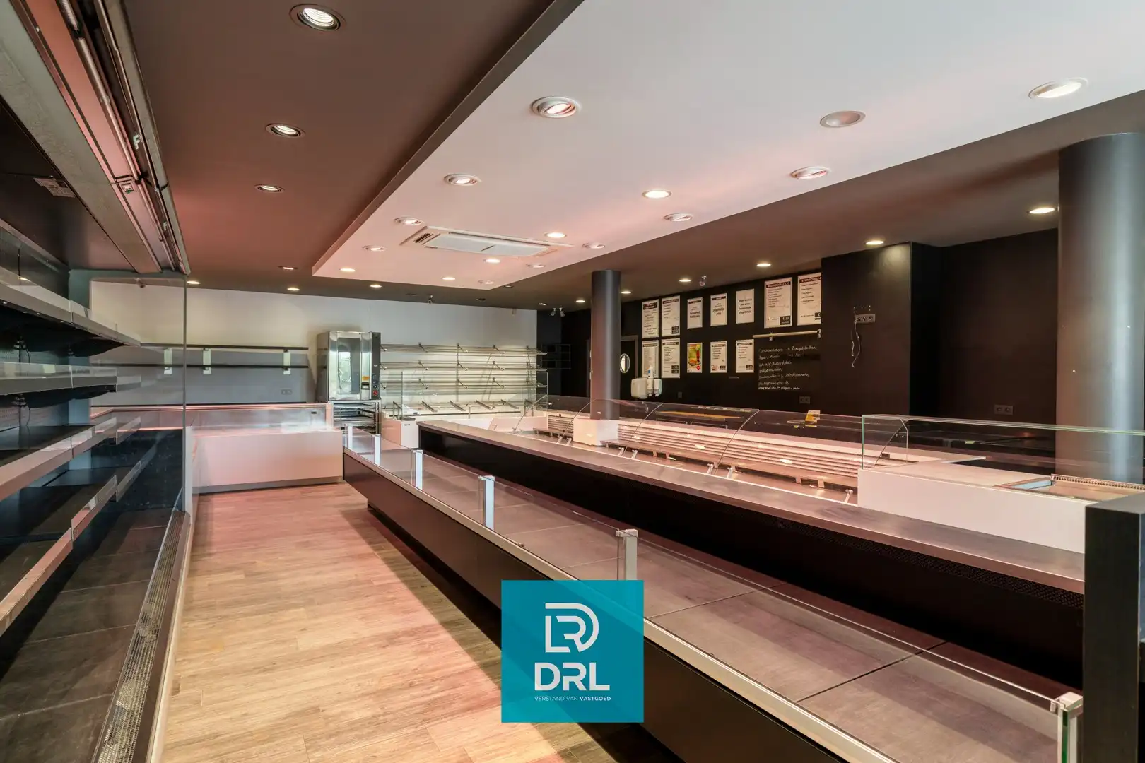 COMMERCIEEL PAND met LOODS te KORTEMARK foto 4