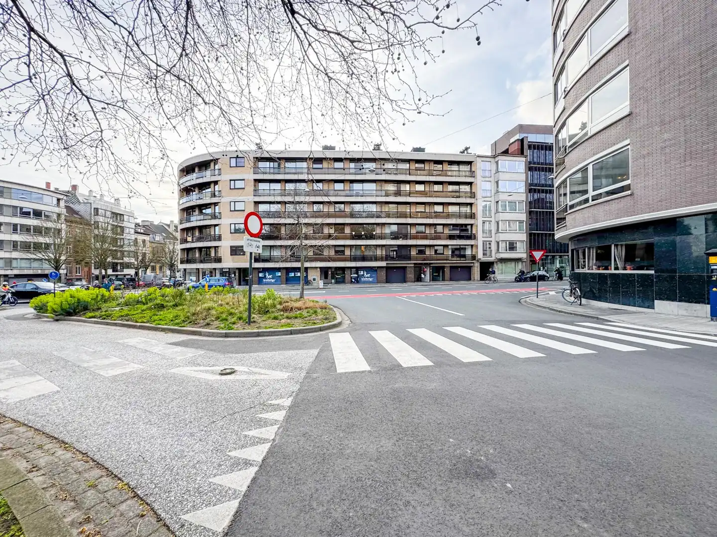 Ruim 2slp appartement rechtover het Citadelpark foto 2