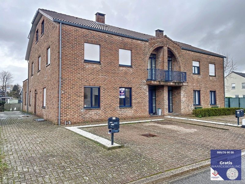 Ruim gelijkvloers appartement met centrumligging en private inkom foto {{pictureIndex}}