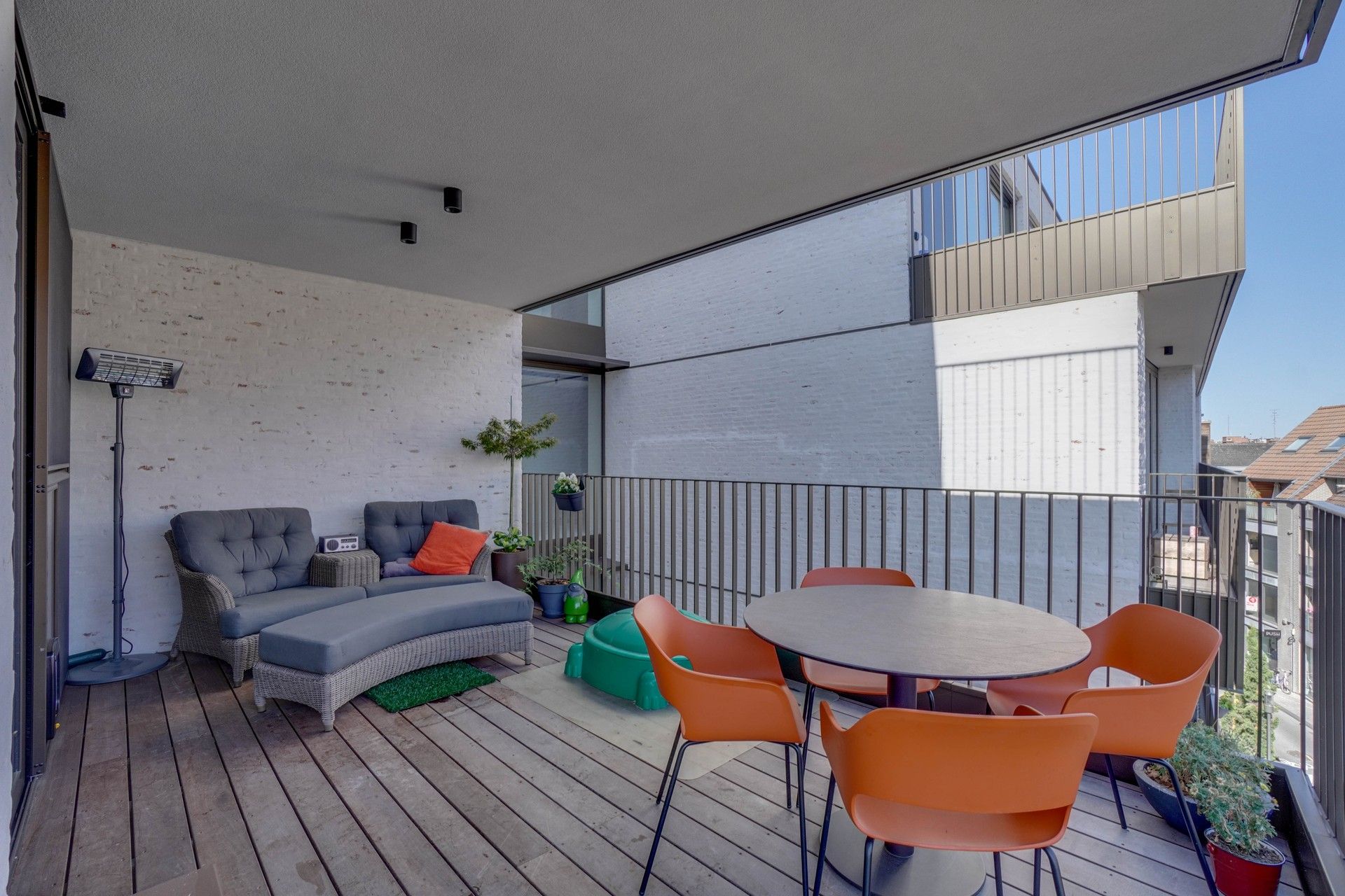 Trendy 2 slaapkamer appartement met prachtig terras en gemeenschappelijke binnentuin in hartje Hasselt. foto 13