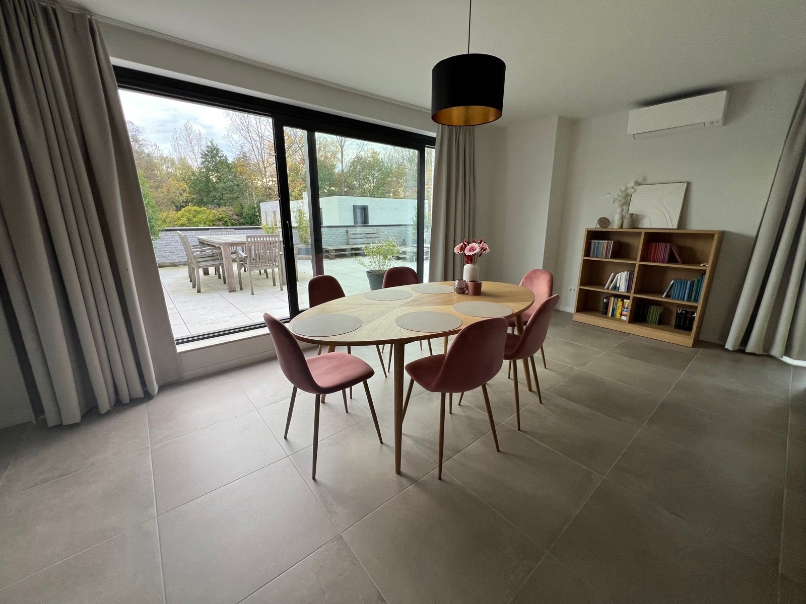 App (2023) met 2 slpk, groot terras (60m²) en carport foto 6