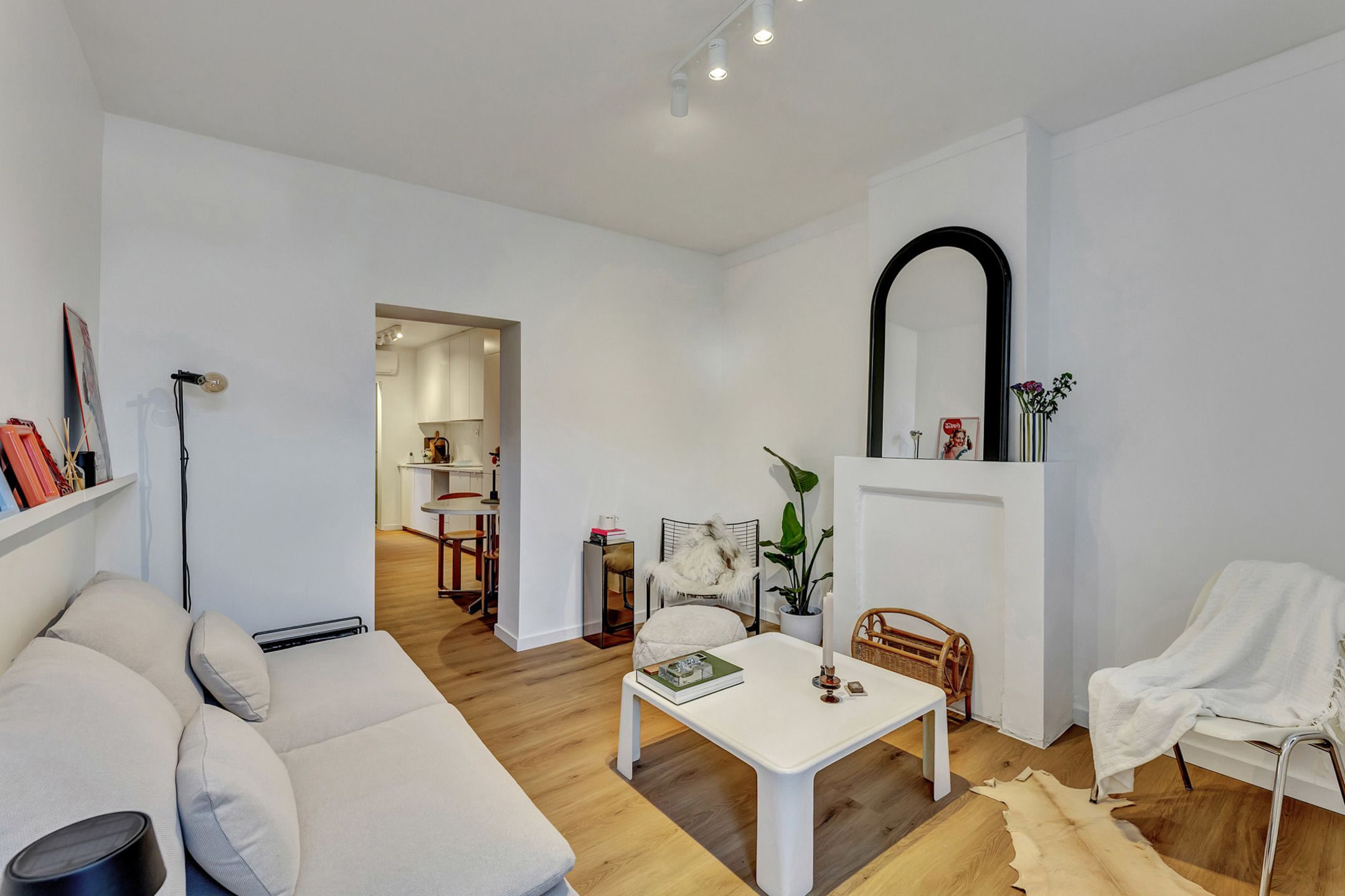 Centraal gelegen instapklare rijwoning foto {{pictureIndex}}