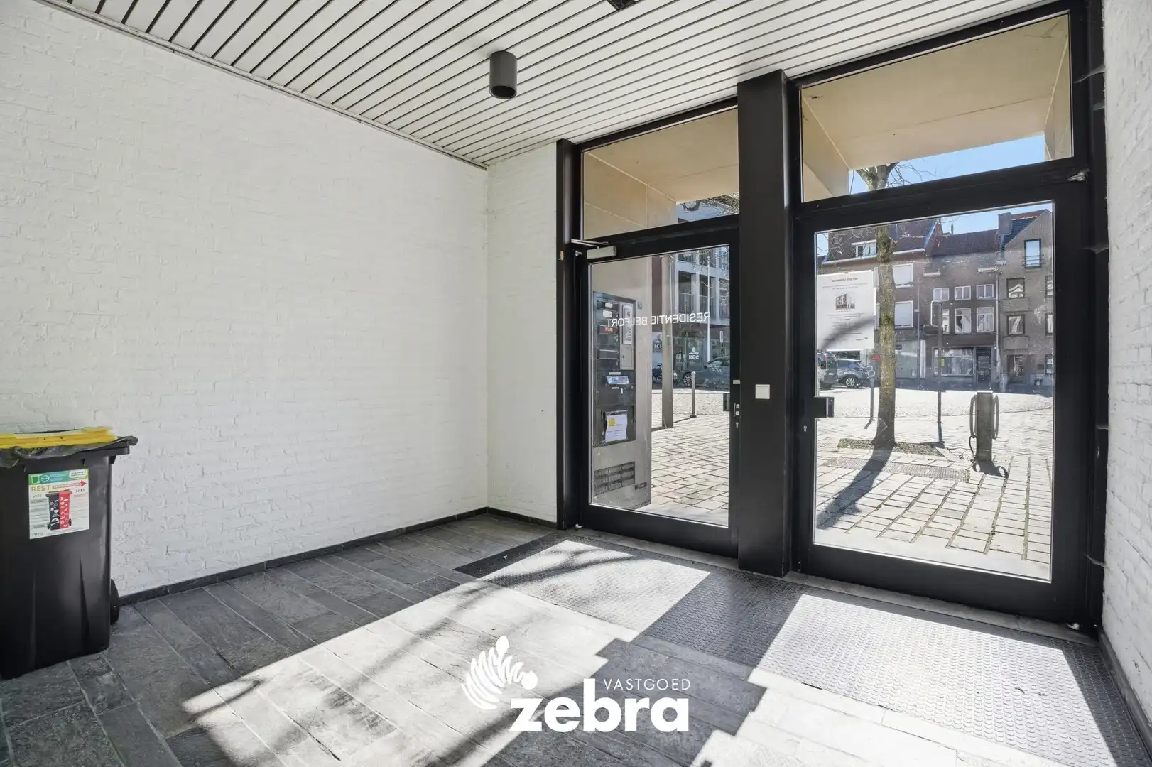 Veelzijdig handelspand met parkeerplaatsen op topligging in centrum Tielt! foto 12