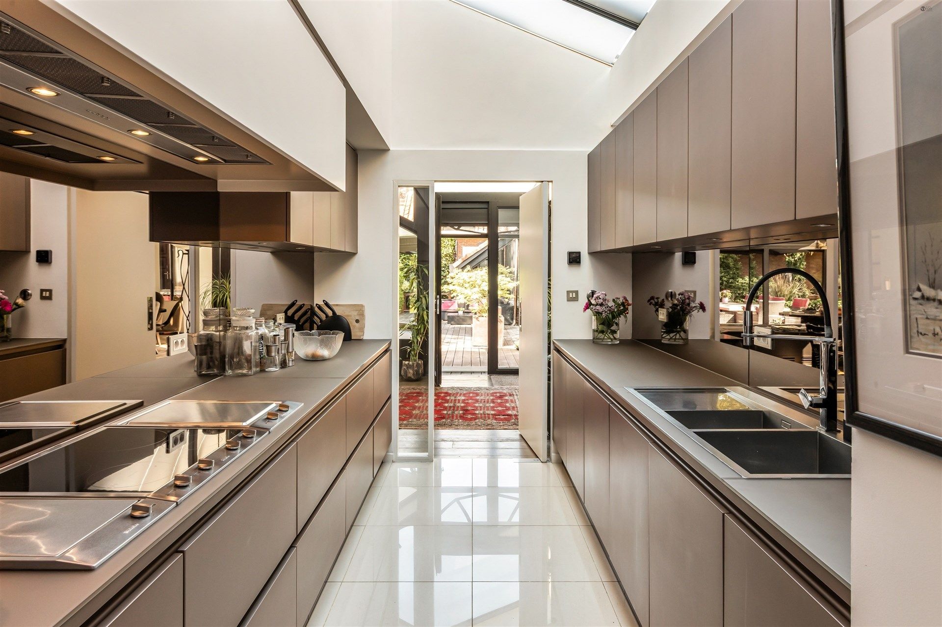 Stijlvolle en hoogwaardig afgewerkte villa met bijgebouw op fantastische locatie op perceel van 1784 m² foto 12