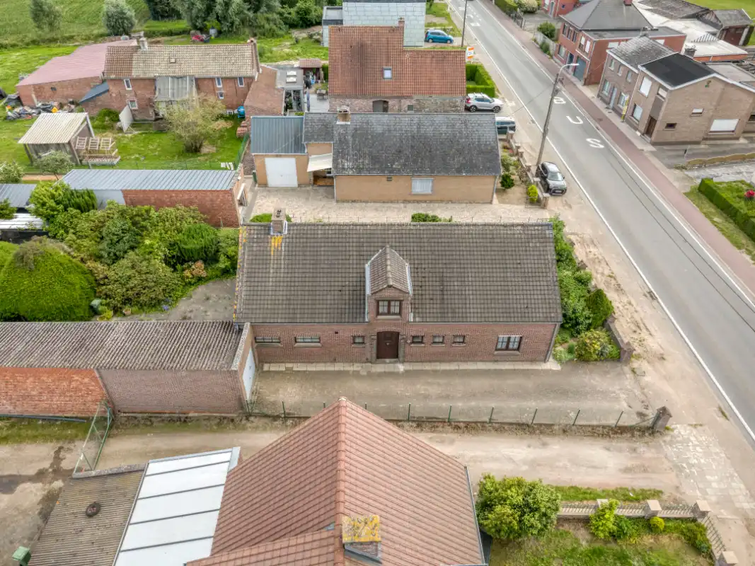 Open bebouwing met ruime tuin en uitzicht op groen foto 2