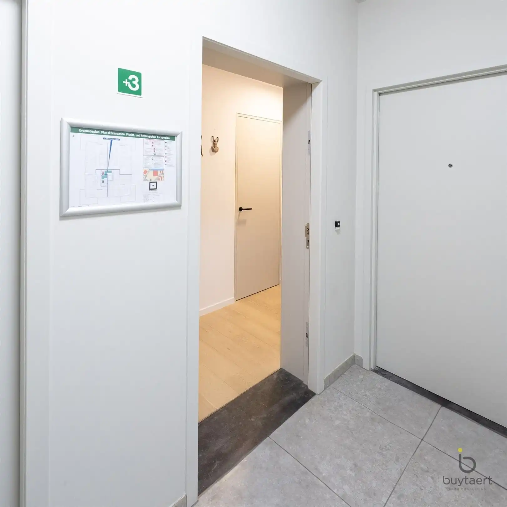 WONEN IN STIJL: een knap 2-slaapkamer appartement op de 3de verdieping met terras te Deurne-Zuid! foto 28