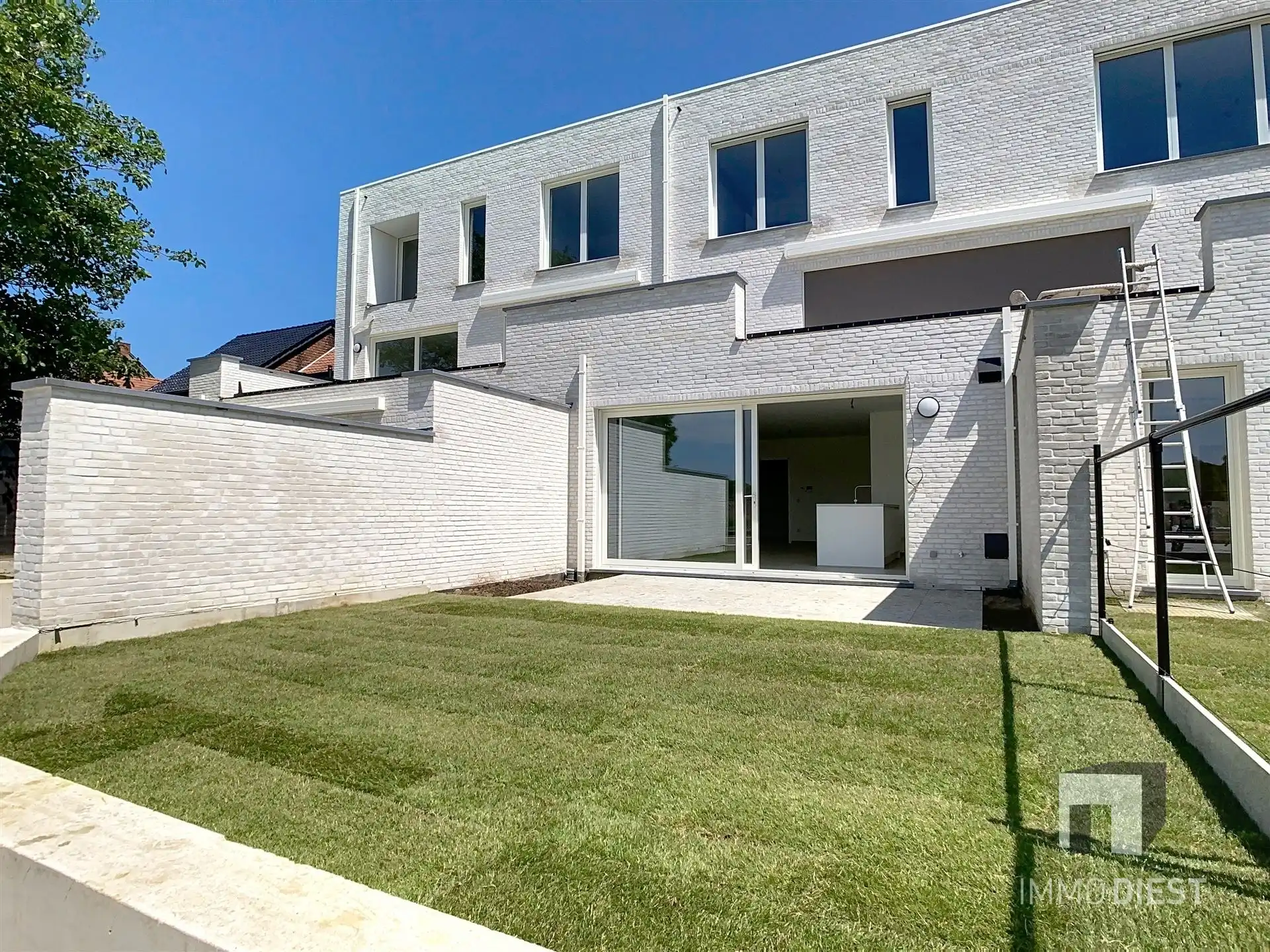 Gelijkvloers appartement met terras en tuintje foto 4