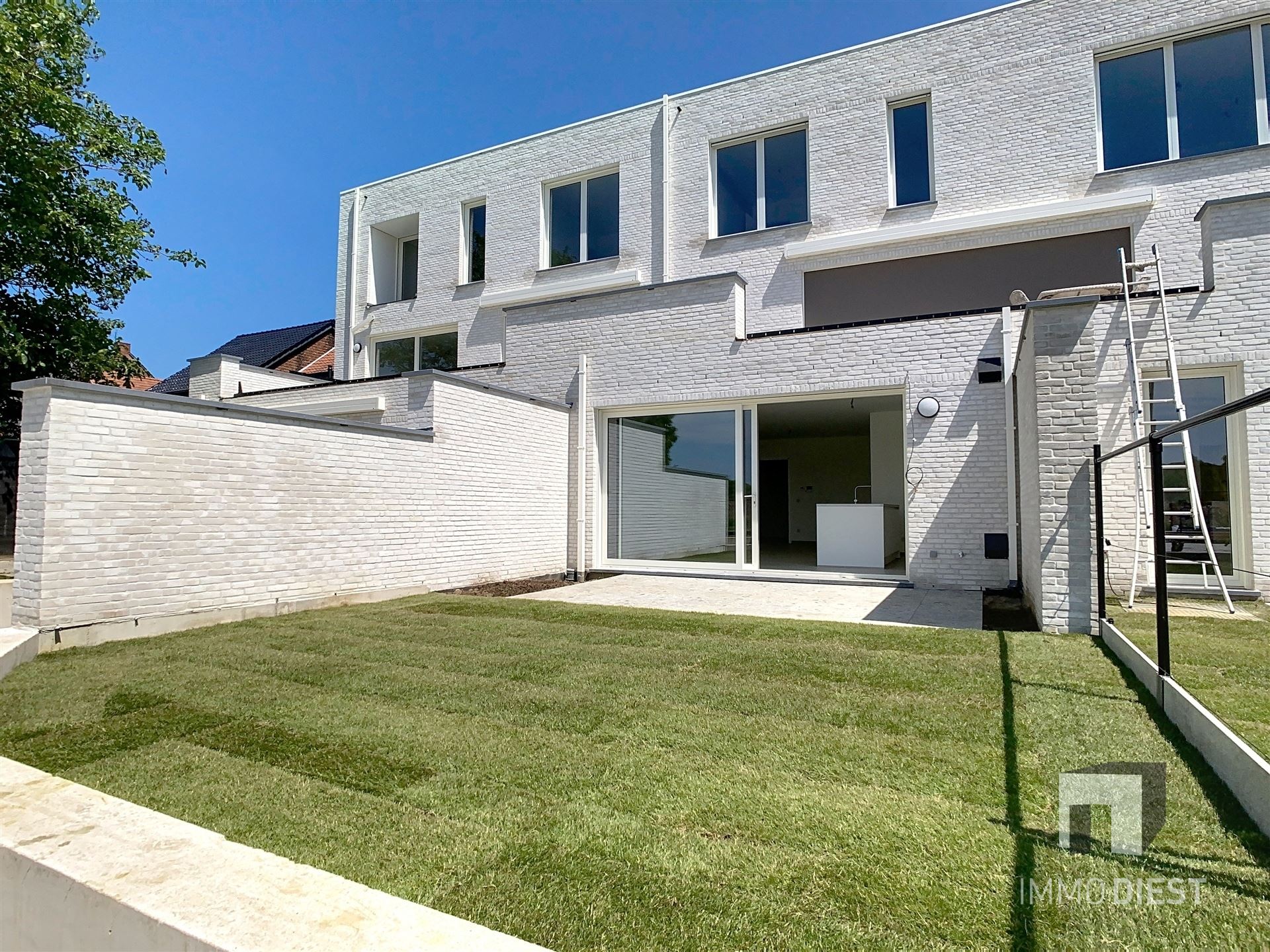 Gelijkvloers appartement met terras en tuintje foto 4