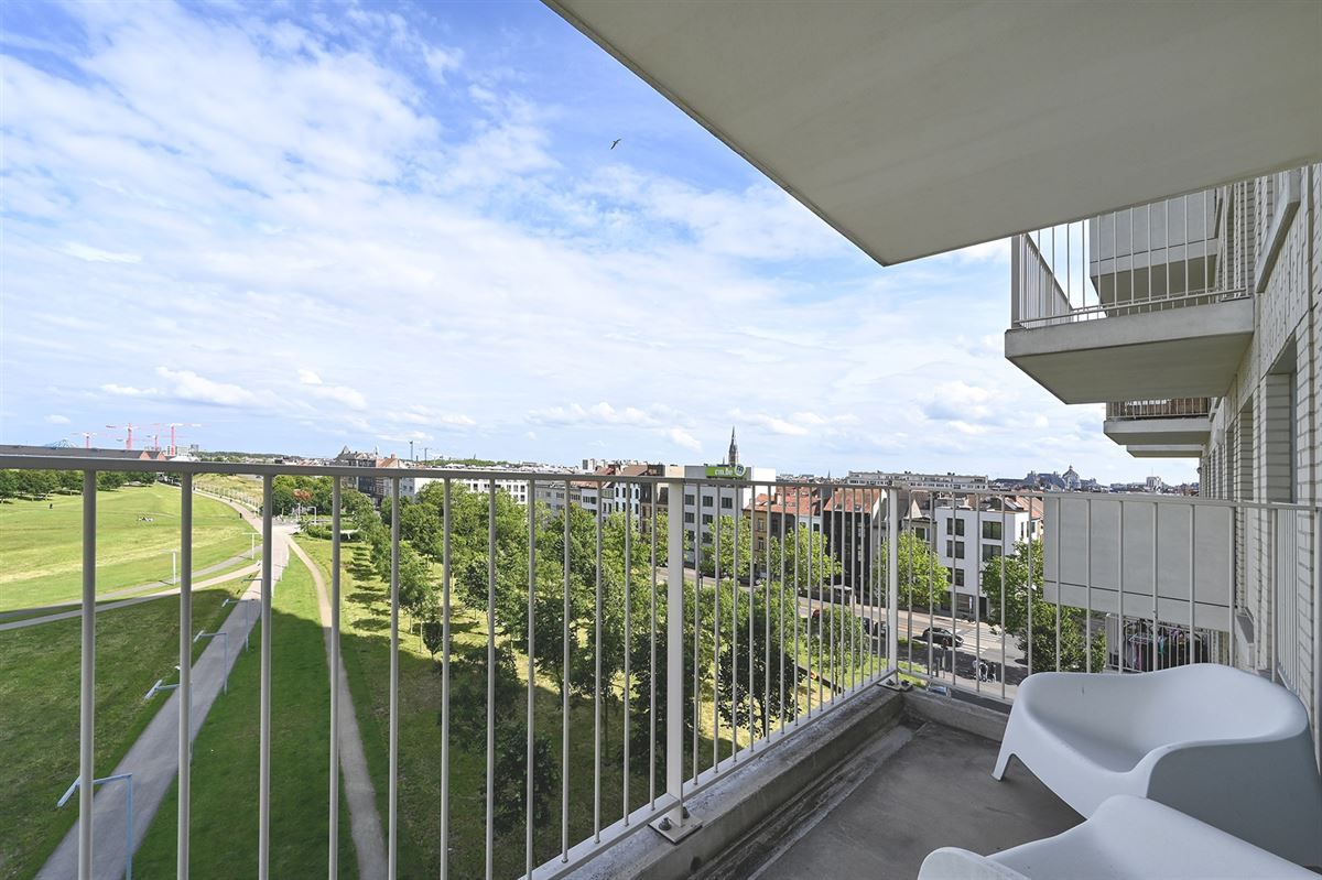 Lichtrijk hoekappartement met zicht op park Spoor Noord foto 11