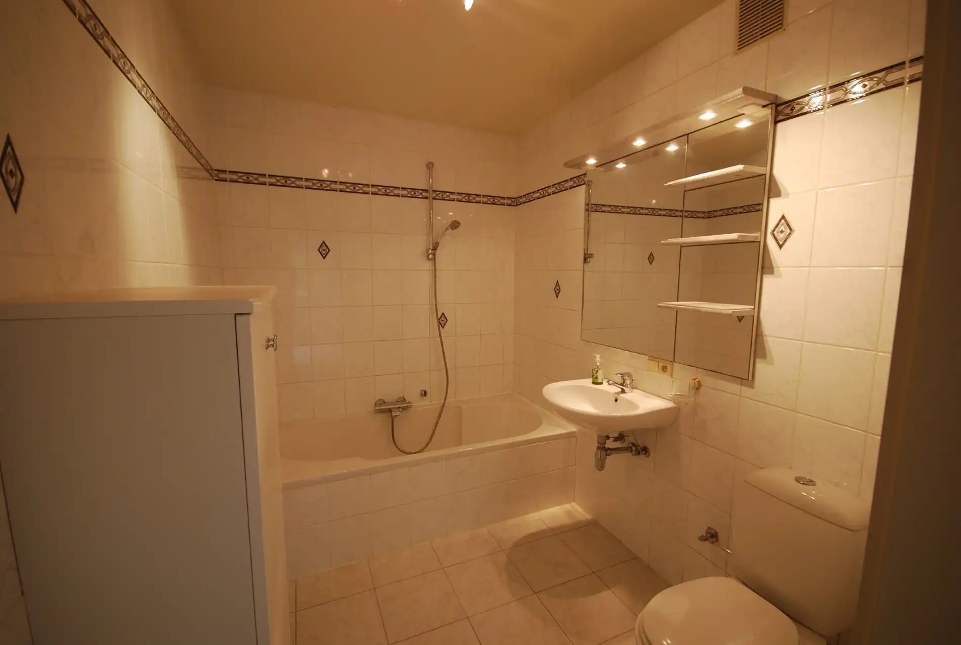 Ruim 3- slaapkamer-appartement te Rumbeke foto 5
