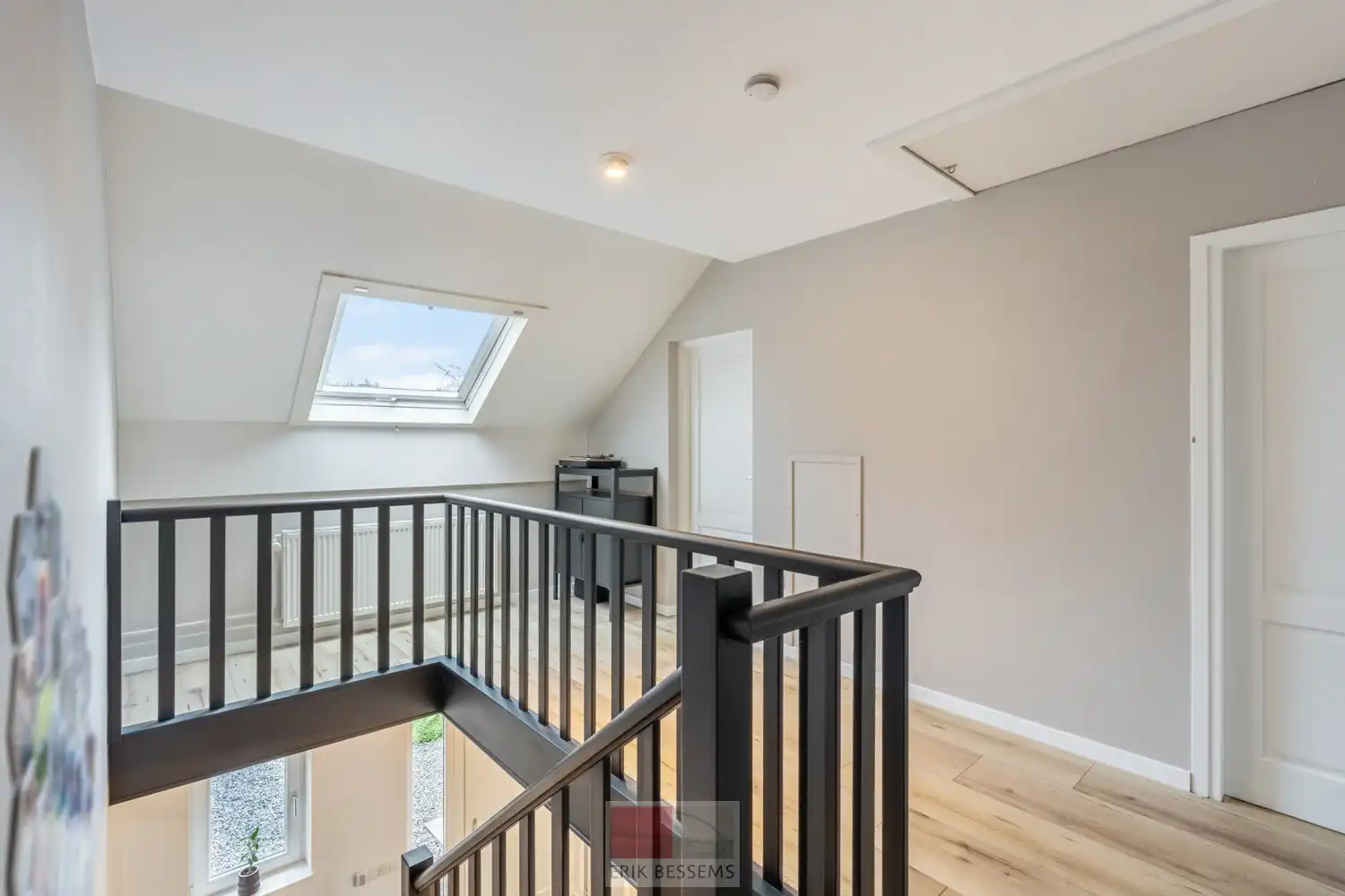 Instapklare gezellige vrijstaande woning met een woonopp. van circa 185 m2 op een perceel van 17a53ca foto 22