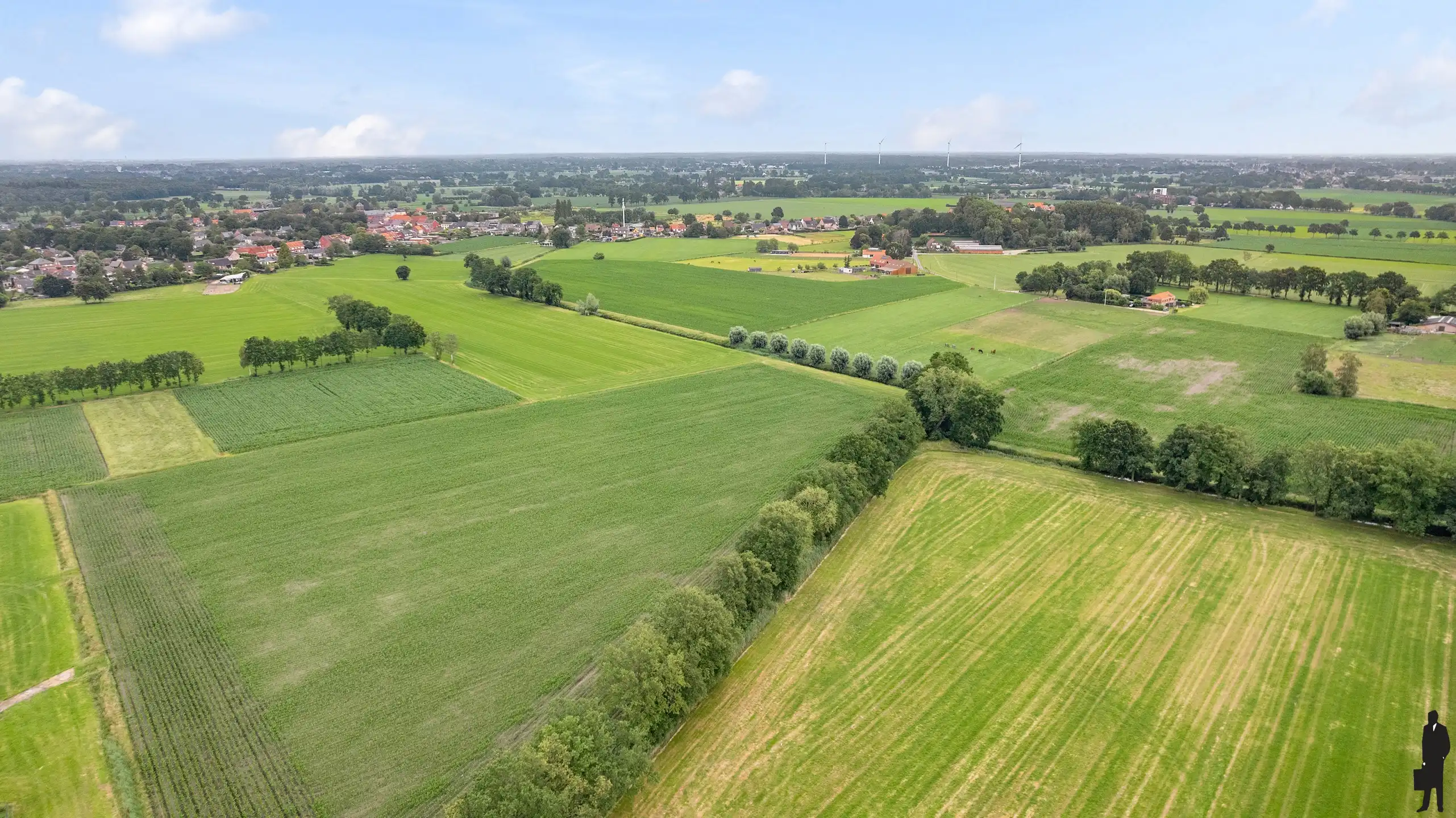 Statige villa op prachtig aangelegd perceel  met 4 slaapkamers en inpandige garage foto 44