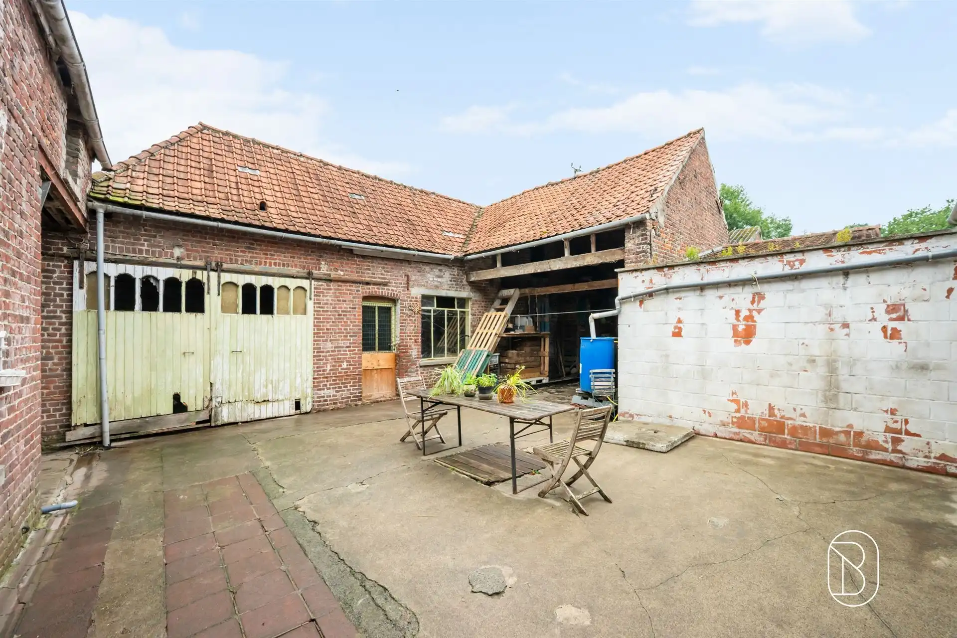 Grote woning met koer en 5 slk.  foto 8