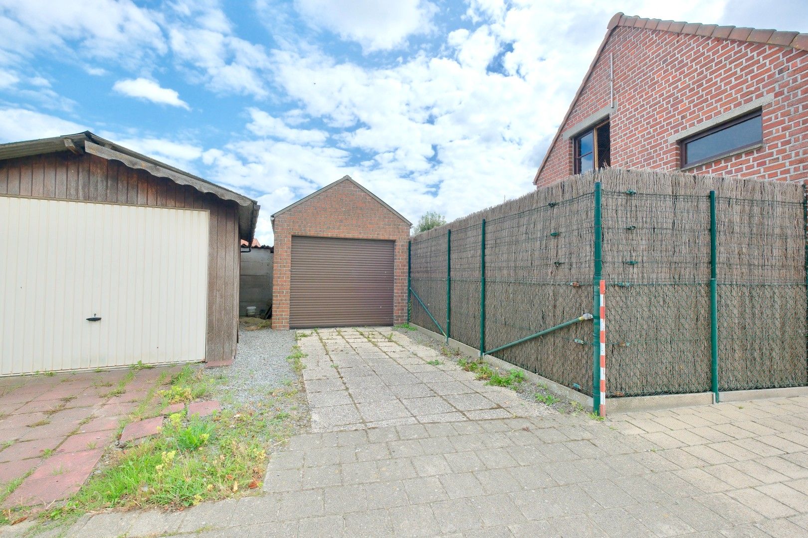 Instapklare alleenstaande woning op 769 m² met 3 SLPK's en garage! foto 23