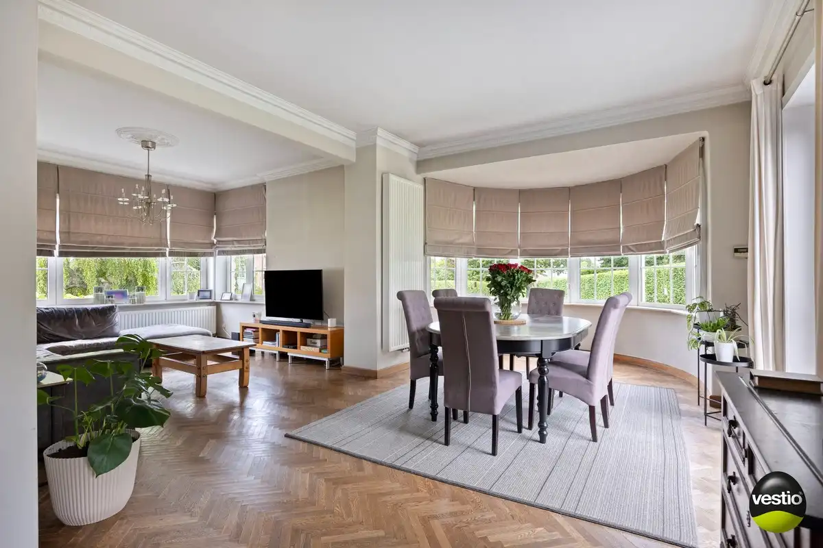 Exclusieve open bebouwing met 5 slaapkamers, zwemvijver en zonnige tuin op 17a 98ca foto 2