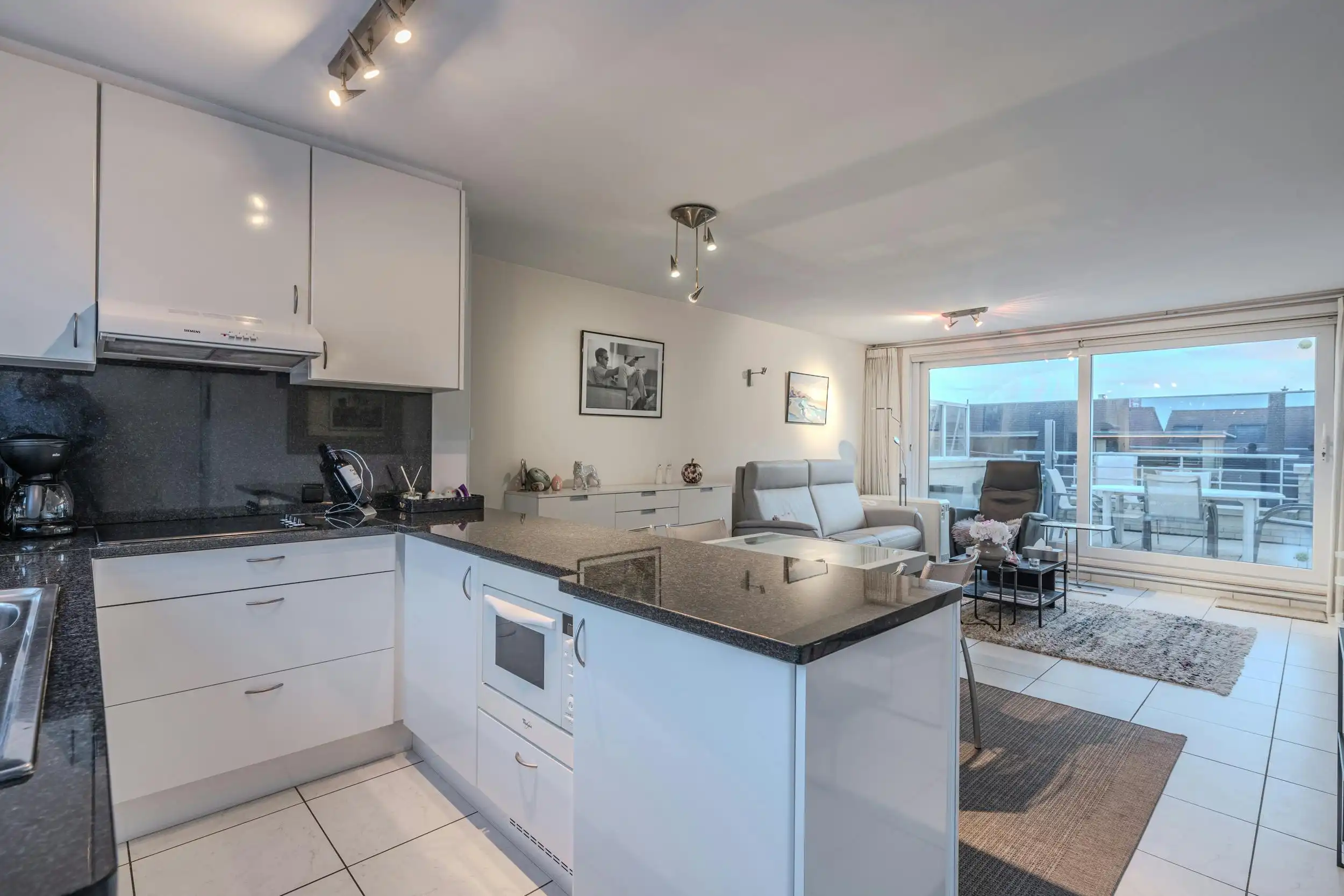 Prachtig appartement met ruime terrassen en zijdelings zeezicht! foto 7
