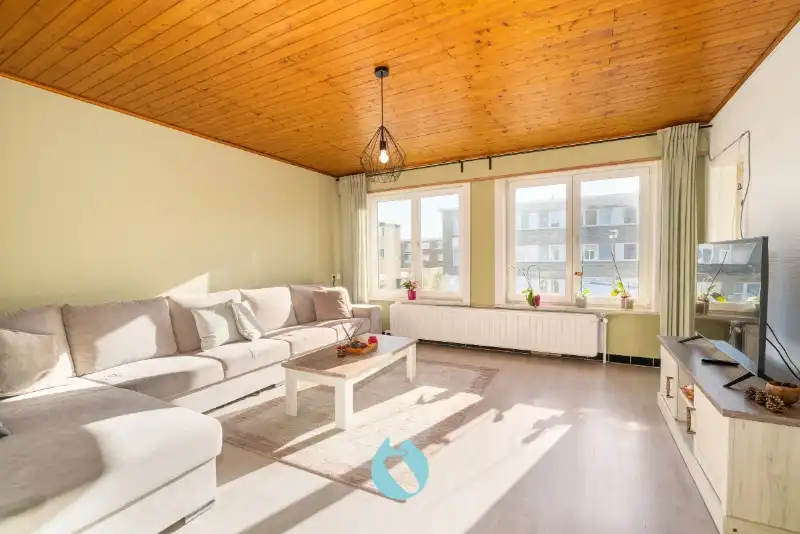 Kleinschalig hoekgebouw met 3 appartementen en 3 garages foto 10