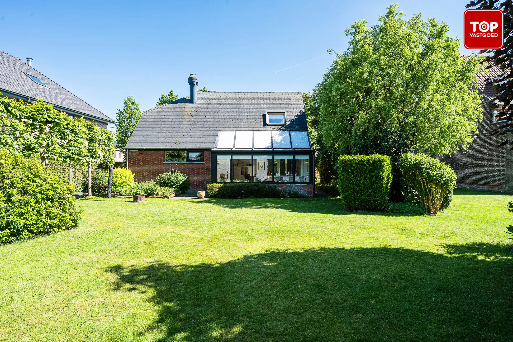 Architecturale woning met unieke split-level indeling met naastgelegen stuk grond. (totaal 997m²) foto 26