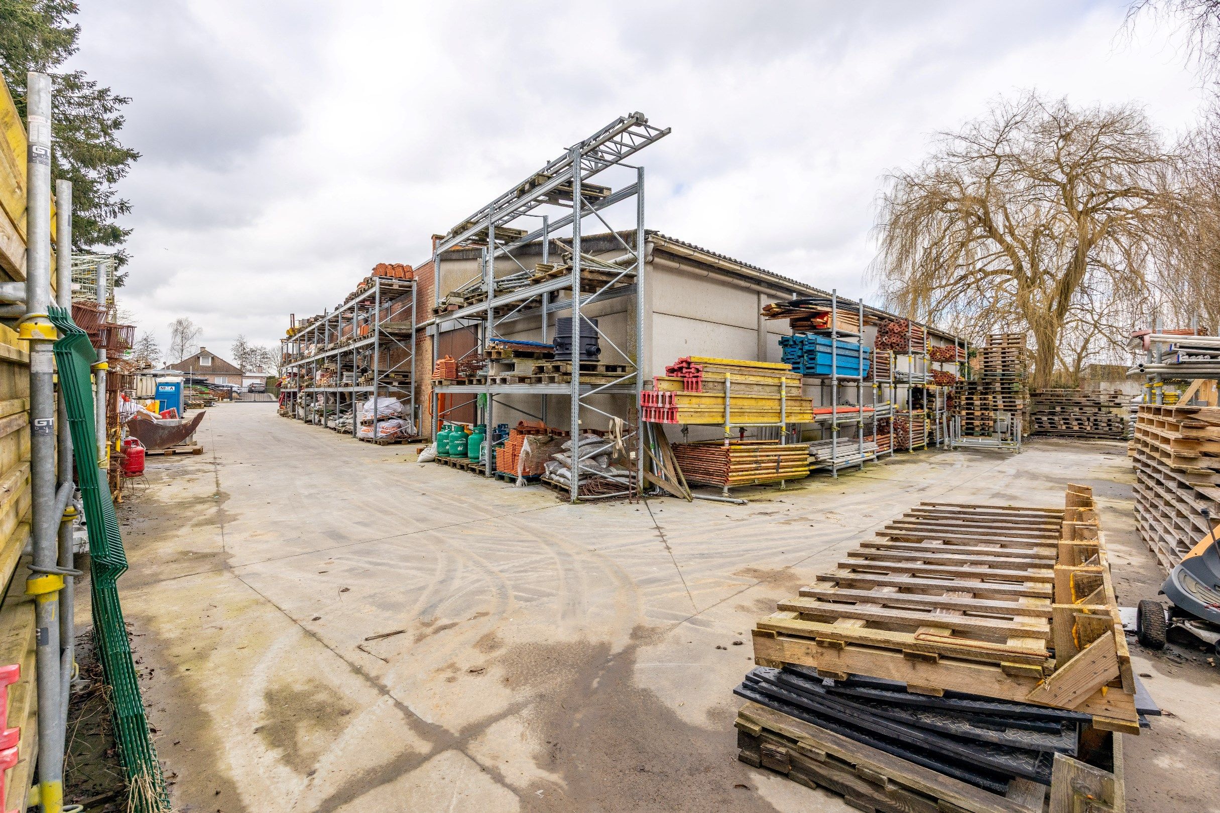 KMO GEBOUW OP 2890 M² foto 23