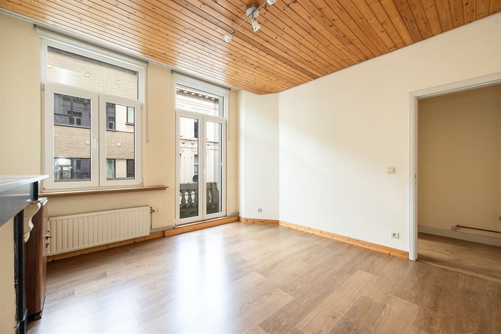 Herenwoning met 6 slaapkamers, tuintje en grote kelder foto 13