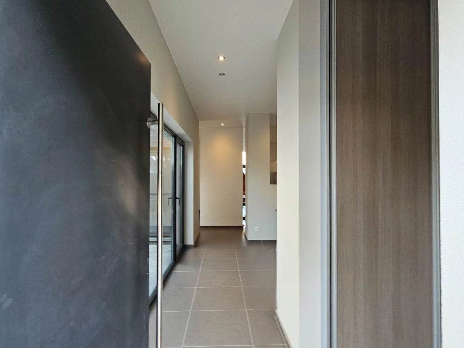 Zeer energiezuinige rustig gelegen woning, binnen de grote ring van Hasselt. foto {{pictureIndex}}